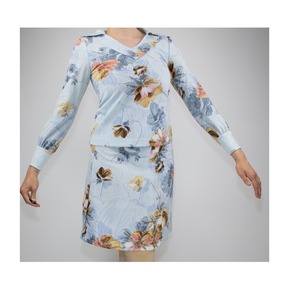 Vintage 60’s 2pc Baby Blue Floral Top and Skirt - Picture 3 of 4